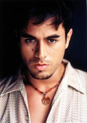 6457_1001_enrique_iglesias_b.jpg
