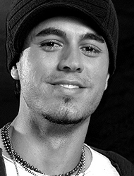 57252_051227_enrique_iglesias_3.jpg